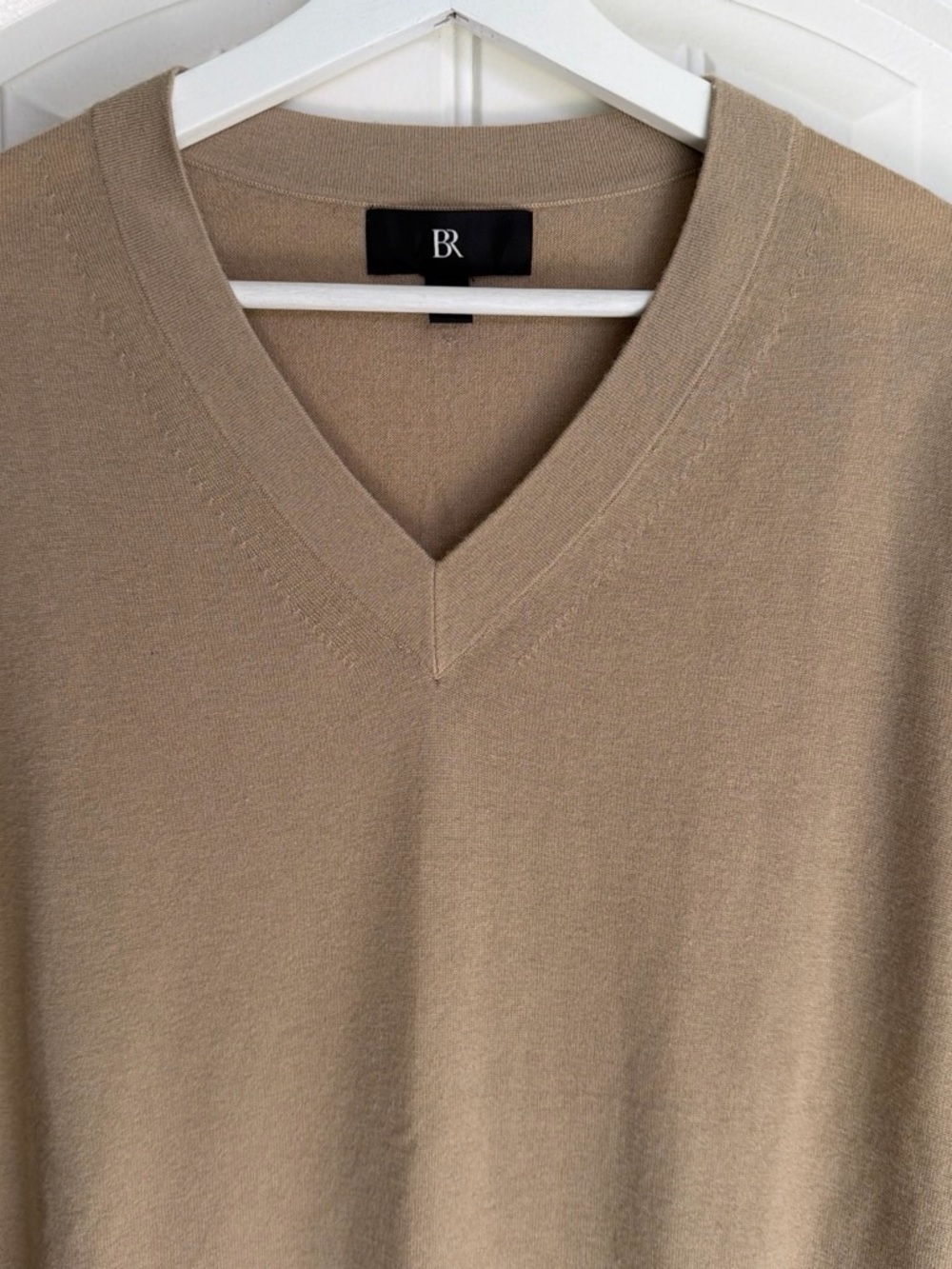 Banana Republic Men's V-Neck Sweater in Tan